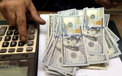 Dólar cai para R$ 5,01 com melhora no mercado externo