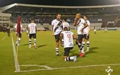 Raniel marca e Vasco derrota Ferroviária para avançar 