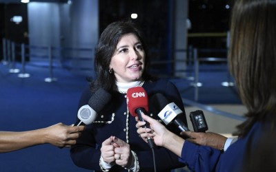 Simone Tebet critica adiamento da CPI do MEC