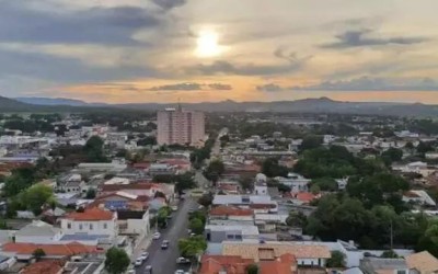 Homem invade casa, rouba celular e estupra mulher de 72 anos 