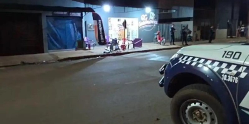 Dupla executa homem em frente de conveniência em Sidrolândia