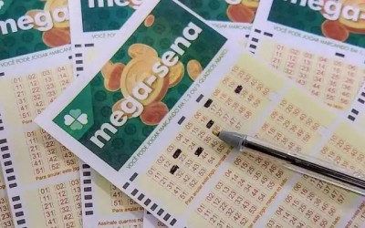 Mega-Sena acumula, mas premia 70 apostas de MS com a quadra