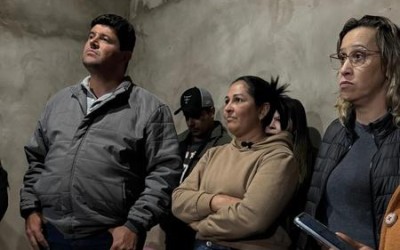 Vereadoras Edilaine Tavares e Elaine de Souza participam de reunião com moradores do Jatobá junto com prefeito Rodrigo Basso para esclarecer dúvidas sobre a regularização fundiária