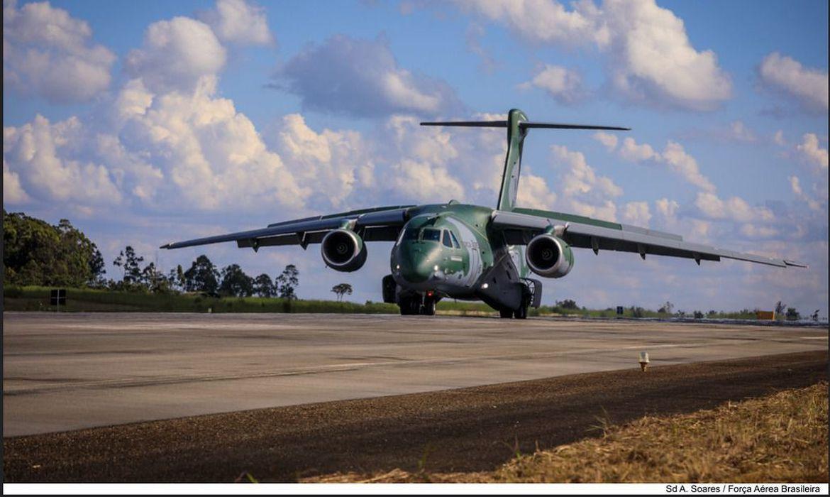 FAB coloca aviões de prontidão para retirada de brasileiros da Ucrânia FAB coloca aviões de prontidão para retirada de brasileiros da Ucrânia