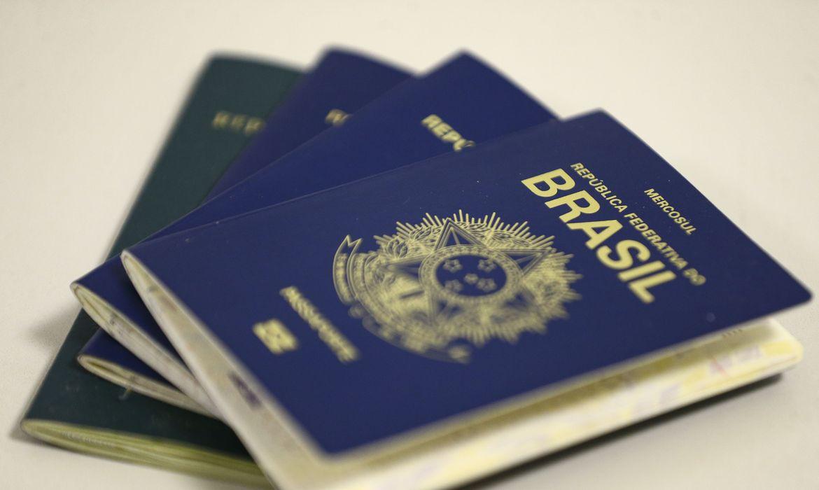 Brasil permitirá acesso de ucranianos a passaporte humanitário Brasil permitirá acesso de ucranianos a passaporte humanitário