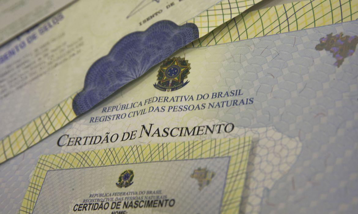 Campanha busca alterar certidões de nascimento com pai ausente Campanha busca alterar certidões de nascimento com pai ausente