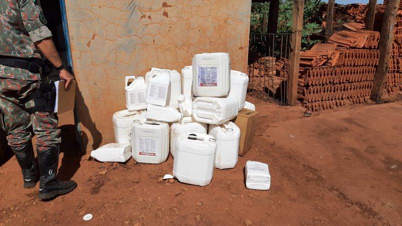 Empresa é autuada por armazenamento ilegal de agrotóxicos Empresa é autuada por armazenamento ilegal de agrotóxicos