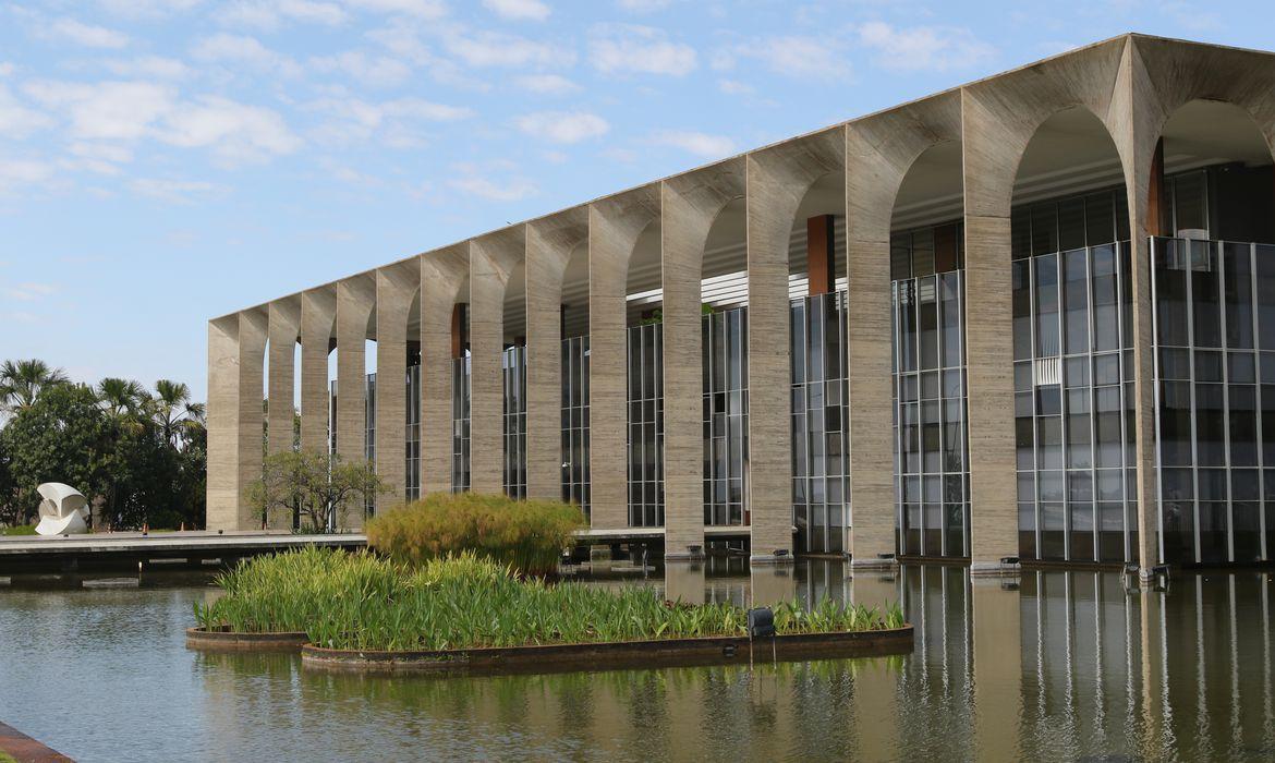 Itamaraty abre postos para ajudar brasileiros a deixar a Ucrânia Itamaraty abre postos para ajudar brasileiros a deixar a Ucrânia