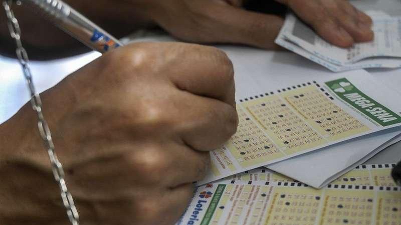 Mega-Sena, concurso 2.466: ninguém acerta as seis dezenas e prêmio vai a R$ 110 milhões Mega-Sena, concurso 2.466: ninguém acerta as seis dezenas e prêmio vai a R$ 110 milhões