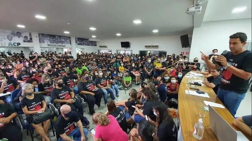 Professores aceitam proposta de reajuste do piso salarial e encerram paralisação em Campo Grande Professores aceitam proposta de reajuste do piso salarial e encerram paralisação em Campo Grande