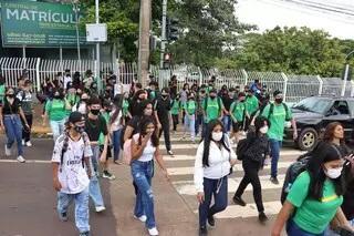 Rede estadual pode escalonar saída dos alunos  Rede estadual pode escalonar saída dos alunos