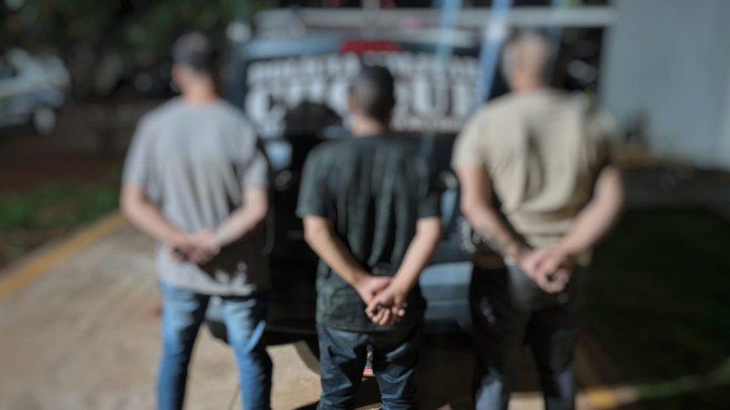 Três são presos quando iam arremessar ‘pombos’ na Máxima a mando de detento Três são presos quando iam arremessar ‘pombos’ na Máxima a mando de detento