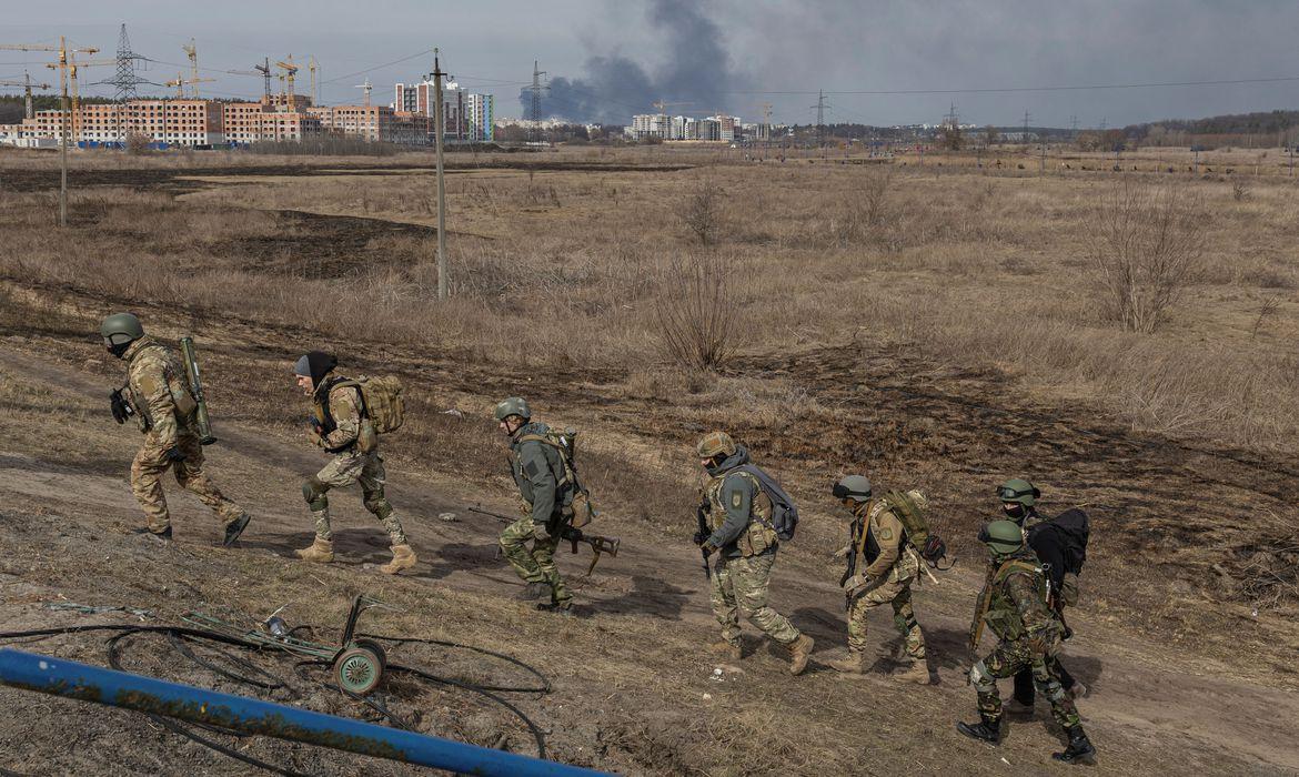 Ucrânia: combate se alastra nos arredores de Kiev Ucrânia: combate se alastra nos arredores de Kiev