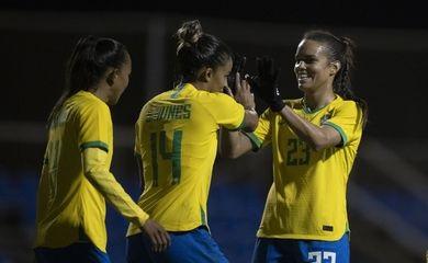 Gabi Nunes marca duas vezes e Brasil vence Hungria por 3 a 1 Gabi Nunes marca duas vezes e Brasil vence Hungria por 3 a 1