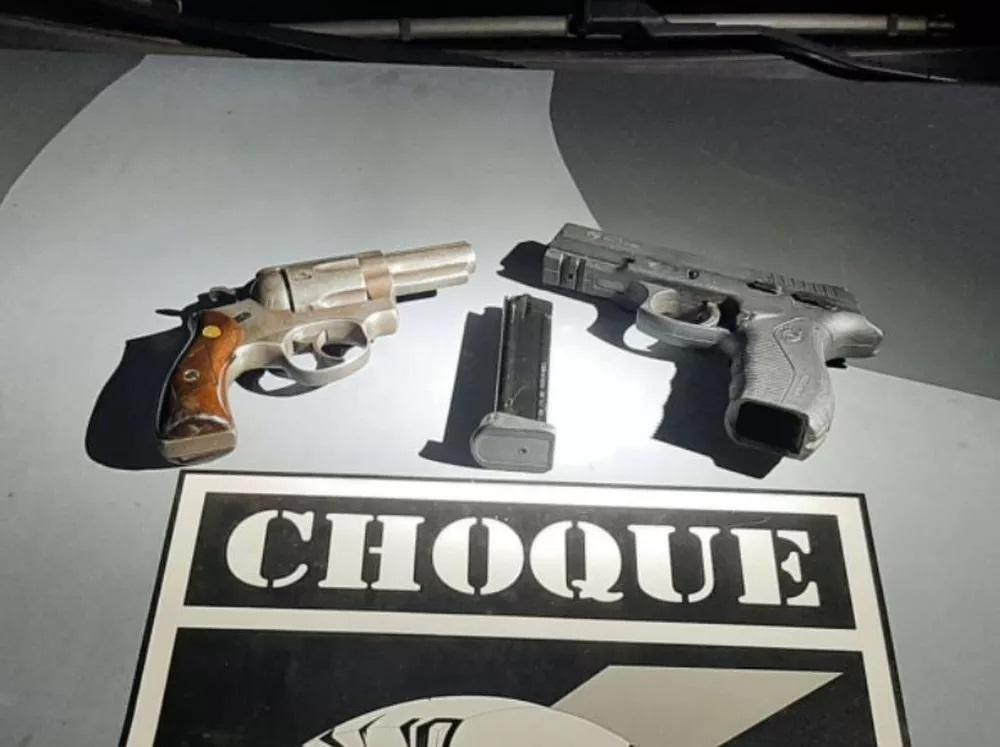 Polícia encontra armas que teriam sido utilizadas em execução no jardim Centro-Oeste Polícia encontra armas que teriam sido utilizadas em execução no jardim Centro-Oeste