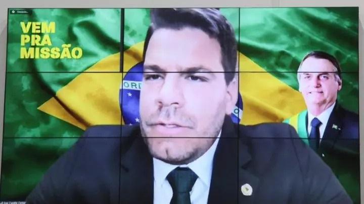 Capitão Contar defende Bolsonaro e diz que alta no preço do diesel é  Capitão Contar defende Bolsonaro e diz que alta no preço do diesel é 'conta do PT'