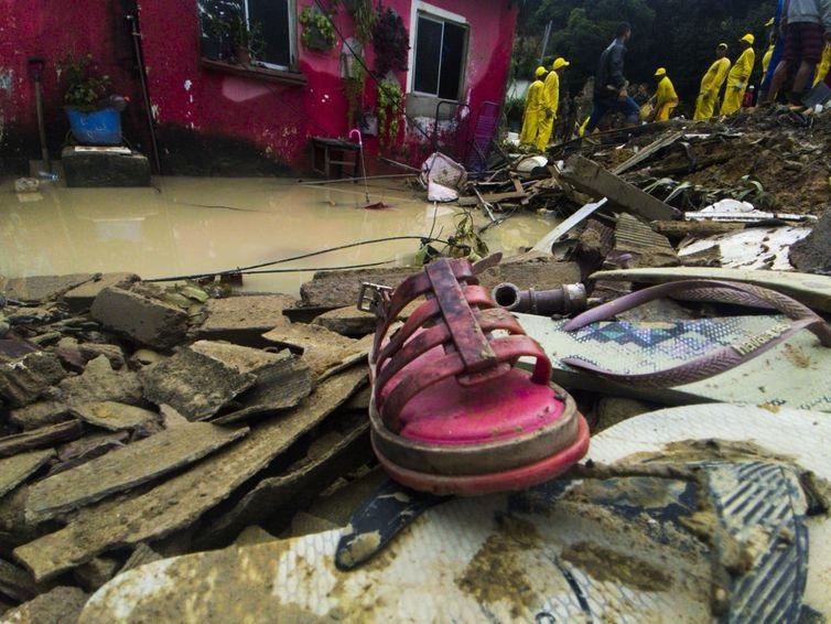 Defesa Civil confirma 91 mortes por causa das chuvas em Pernambuco Defesa Civil confirma 91 mortes por causa das chuvas em Pernambuco