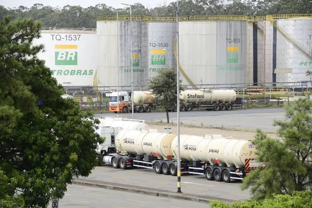 Gasolina vai subir? Petrobras não reajusta preço há mais de 70 dias; intervalo é o maior desde 2019 Gasolina vai subir? Petrobras não reajusta preço há mais de 70 dias; intervalo é o maior desde 2019
