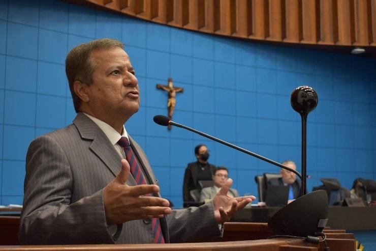 Amarildo Cruz repudia a política de preço dos combustíveis no Brasil Amarildo Cruz repudia a política de preço dos combustíveis no Brasil