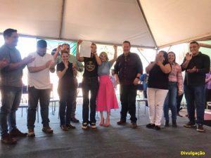 Com presença do presidente do Incra, prefeita, e deputada Tereza Cristina, 183 Títulos Definitivos são entregues no Alambari Com presença do presidente do Incra, prefeita, e deputada Tereza Cristina, 183 Títulos Definitivos são entregues no Alambari