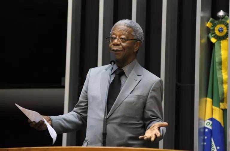 Deputados federais fazem um minuto de silêncio em homenagem a Milton Gonçalves Deputados federais fazem um minuto de silêncio em homenagem a Milton Gonçalves