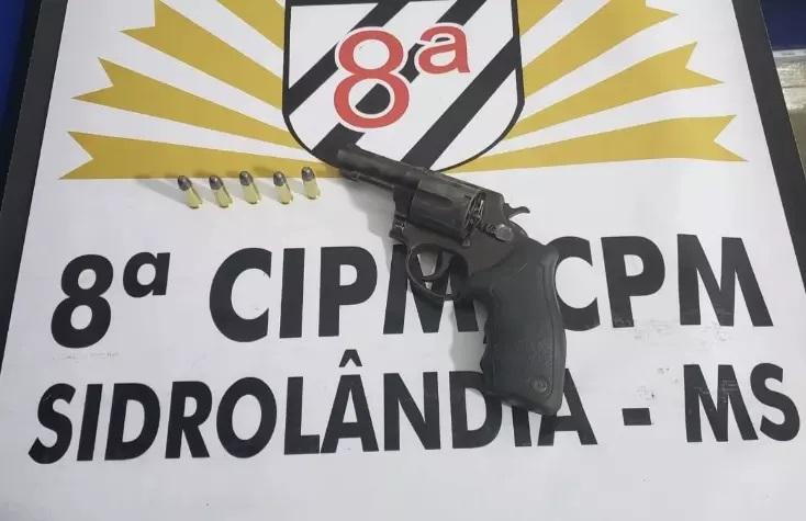 Homem é preso em Sidrolândia flagrante por porte ilegal de arma de fogo Homem é preso em Sidrolândia flagrante por porte ilegal de arma de fogo