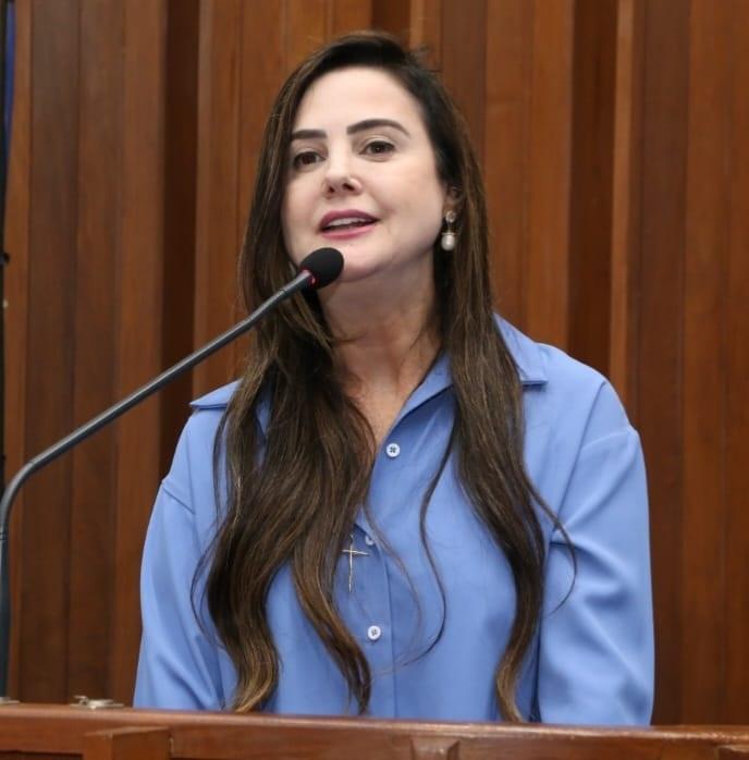 Mara Caseiro trabalha pela instalação de cursos de ensino superior em Costa RIca Mara Caseiro trabalha pela instalação de cursos de ensino superior em Costa RIca