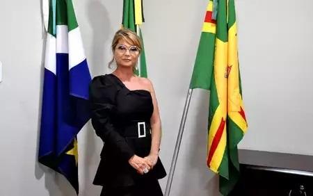 Por R$ 20.250,00,Prefeita de Sidrolândia VANDA CAMILO contrata duas bandas Por R$ 20.250,00,Prefeita de Sidrolândia VANDA CAMILO contrata duas bandas