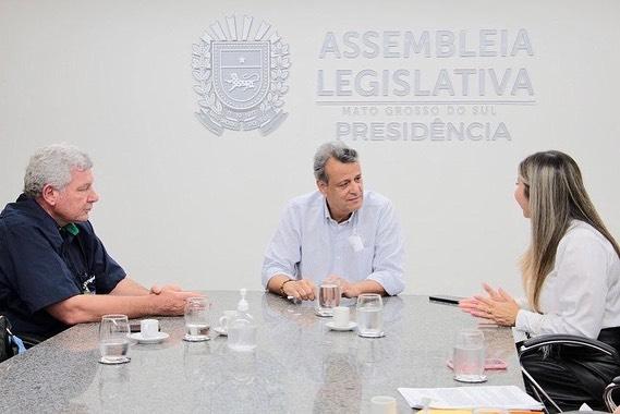 Cris Fiúza articula convênio com dep. Paulo Corrêa no valor de 560.000,00 para o hospital beneficente Dona Elmiria Silvério Barbosa. Cris Fiúza articula convênio com dep. Paulo Corrêa no valor de 560.000,00 para o hospital beneficente Dona Elmiria Silvério Barbosa.