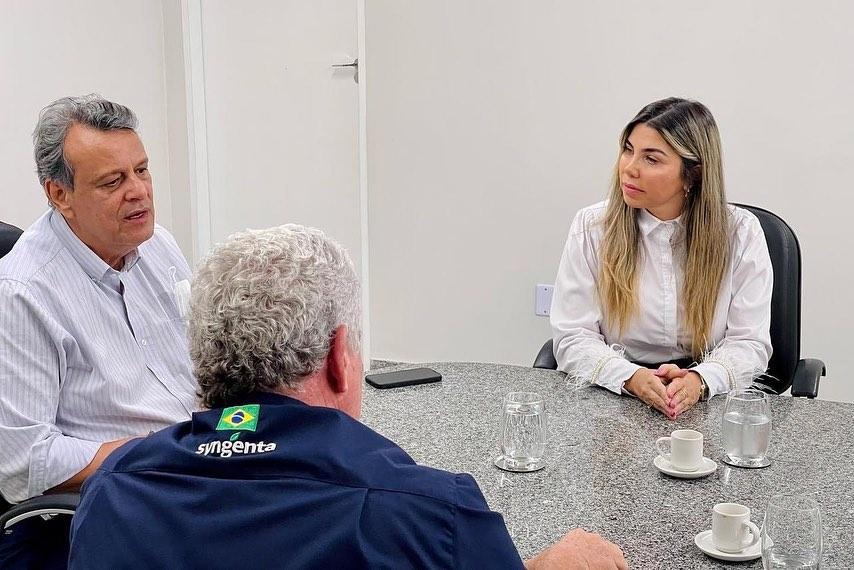 Cris Fiúza articula convênio com dep. Paulo Corrêa no valor de 560.000,00 para o hospital beneficente Dona Elmiria Silvério Barbosa. Cris Fiúza articula convênio com dep. Paulo Corrêa no valor de 560.000,00 para o hospital beneficente Dona Elmiria Silvério Barbosa.