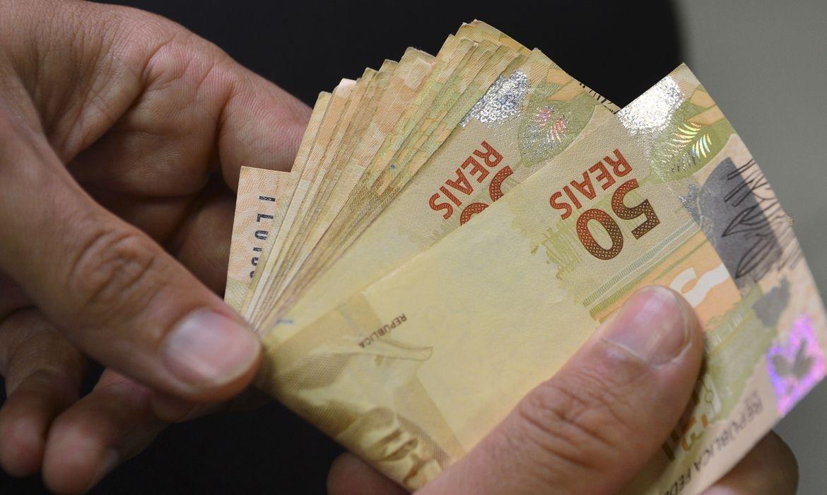 Beneficiários com NIS final 4 recebem hoje o Auxílio Brasil Beneficiários com NIS final 4 recebem hoje o Auxílio Brasil
