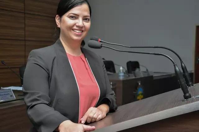 Câmara aprova relatório de comissão e afasta vereadora por 90 dias  Câmara aprova relatório de comissão e afasta vereadora por 90 dias