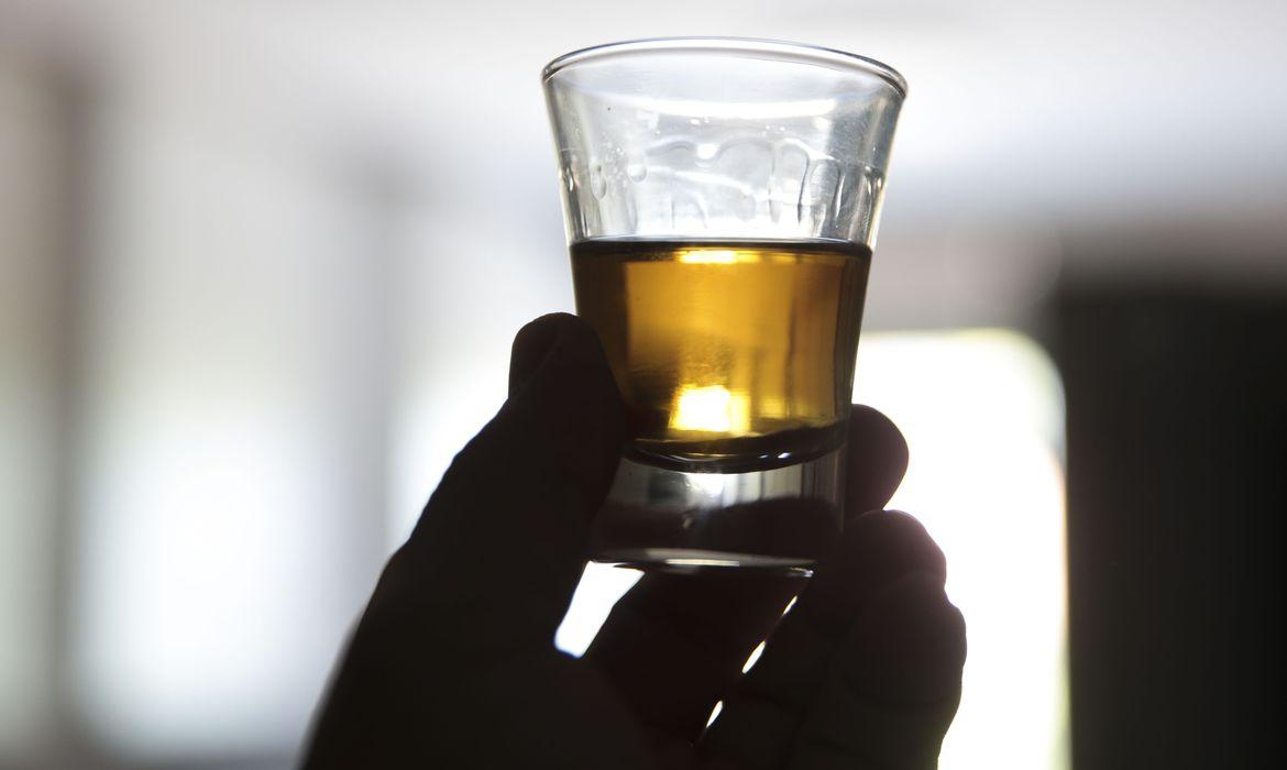 Consumo de álcool antes de dormir pode prejudicar o sono Consumo de álcool antes de dormir pode prejudicar o sono