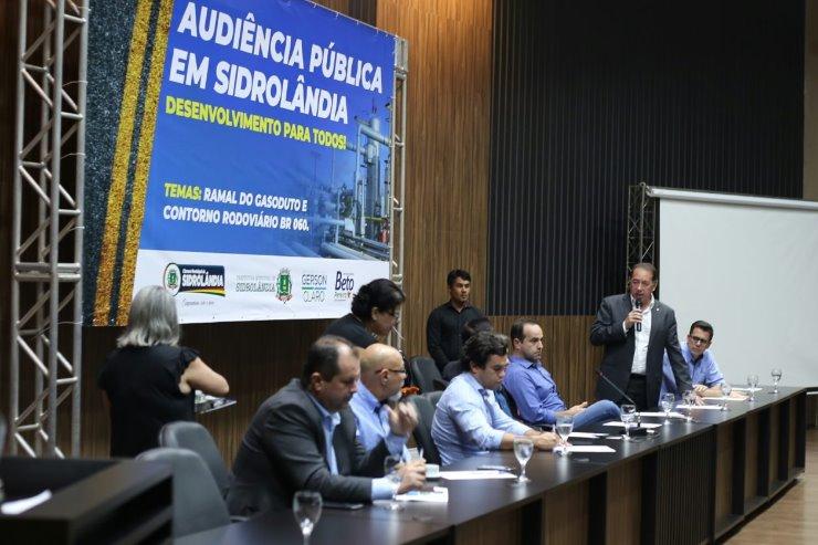 Deputado comemora avanço do gasoduto com entrega de terreno em Sidrolândia Deputado comemora avanço do gasoduto com entrega de terreno em Sidrolândia