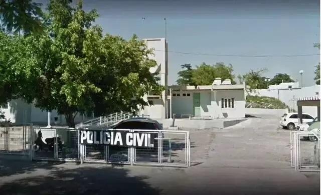 Espancado a pauladas pelo pai, adolescente sofre afundamento de crânio  Espancado a pauladas pelo pai, adolescente sofre afundamento de crânio