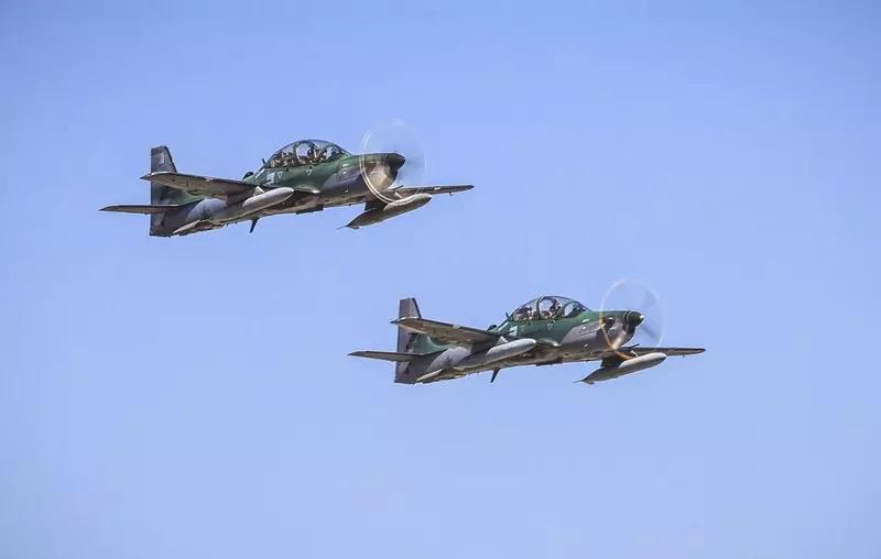 FAB usou dois Tucanos para interceptar aeronave em MS que carregava 500 kg de droga FAB usou dois Tucanos para interceptar aeronave em MS que carregava 500 kg de droga