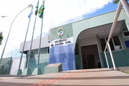 Filho dá soco na boca do pai que não emprestou o carro para ele dar  Filho dá soco na boca do pai que não emprestou o carro para ele dar 'rolezinho' em MS