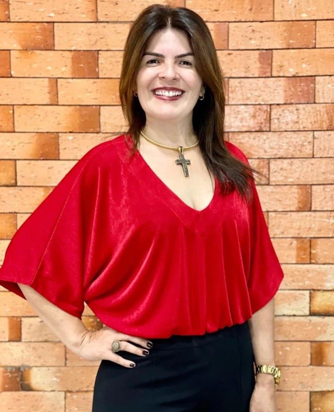 Glaucia Iunes assume presidência do PDT em Corumbá durante filiação em massa Glaucia Iunes assume presidência do PDT em Corumbá durante filiação em massa