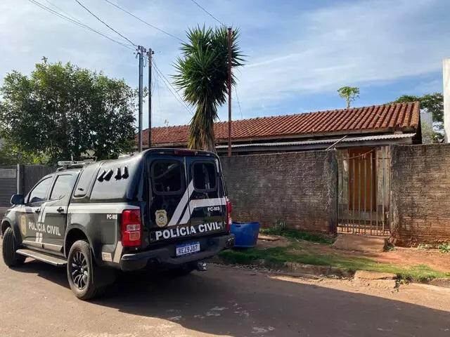 Homem é preso por estuprar e manter a esposa em cárcere por quatro dias  Homem é preso por estuprar e manter a esposa em cárcere por quatro dias