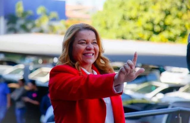 PT oficializa Giselle Marques ao Governo de MS e busca fechar vice com federação PC do B ou PV PT oficializa Giselle Marques ao Governo de MS e busca fechar vice com federação PC do B ou PV