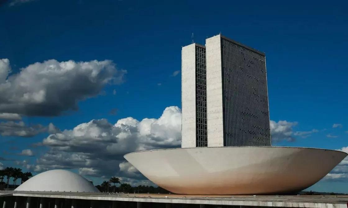 Câmara aprova MP que muda modelo de análise de benefício do INSS Câmara aprova MP que muda modelo de análise de benefício do INSS