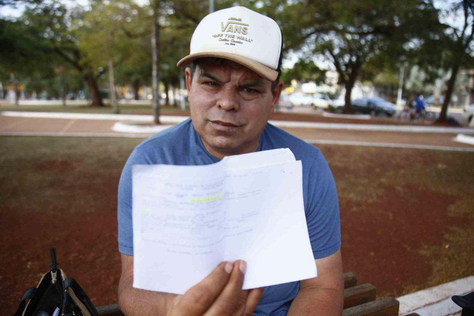 Com atestado de óbito e até lápide em cemitério, Cilas briga na Justiça de MS para provar que está vivo ,um mordo de Sidrolãndia. Com atestado de óbito e até lápide em cemitério, Cilas briga na Justiça de MS para provar que está vivo ,um mordo de Sidrolãndia.