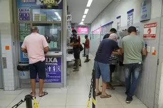Mega-Sena vai a R$ 8 milhões e 18 apostas de MS faturam a quadra  Mega-Sena vai a R$ 8 milhões e 18 apostas de MS faturam a quadra