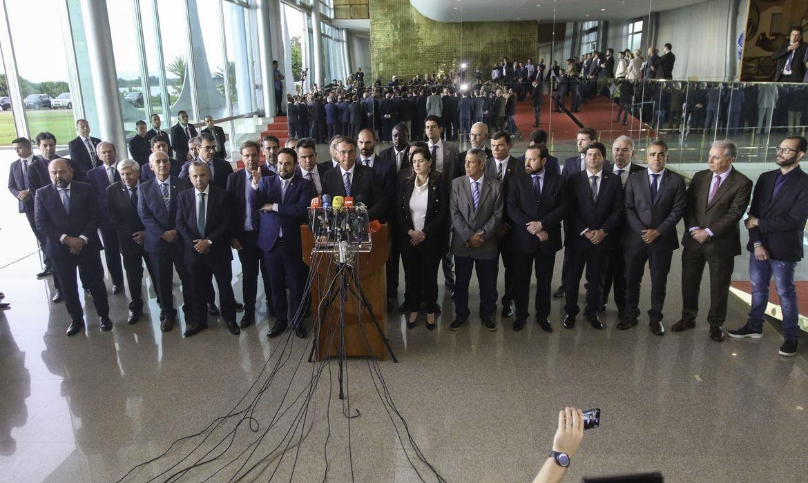 Presidente critica manifestações que prejudicam população  Presidente critica manifestações que prejudicam população