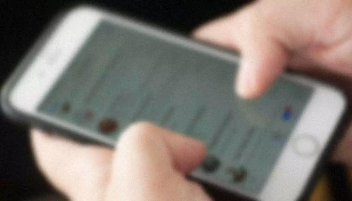 Empresária perde mais de R$ 100 mil após golpista conseguir acesso ao celular através de código Empresária perde mais de R$ 100 mil após golpista conseguir acesso ao celular através de código