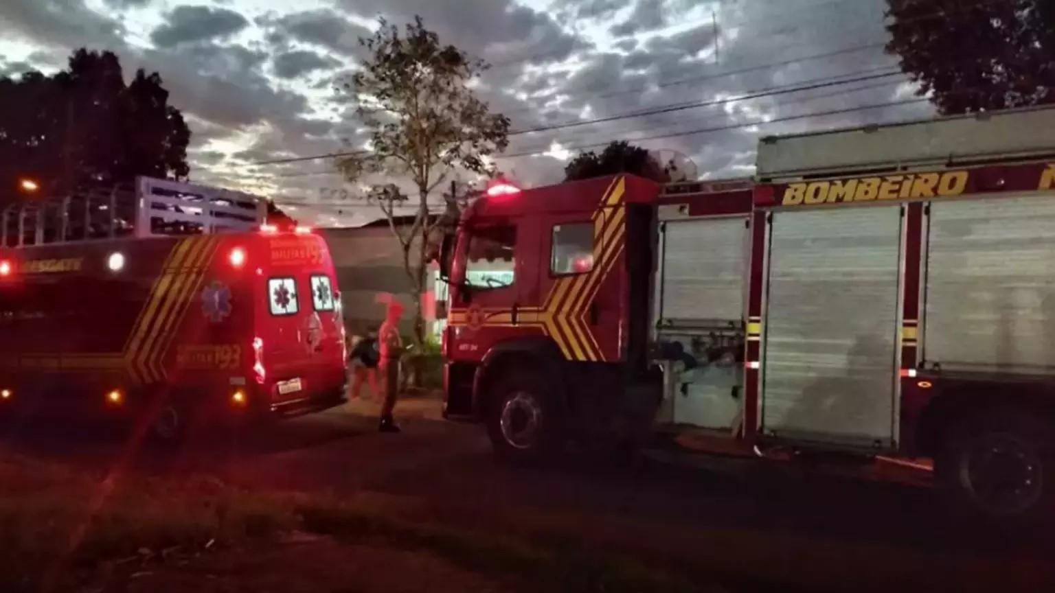 Homem morre carbonizado em incêndio na própria casa em Dourados Homem morre carbonizado em incêndio na própria casa em Dourados