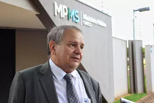 Servidora investigada "entrega" mais 4 e tenta acordo de delação, diz advogado  Servidora investigada
