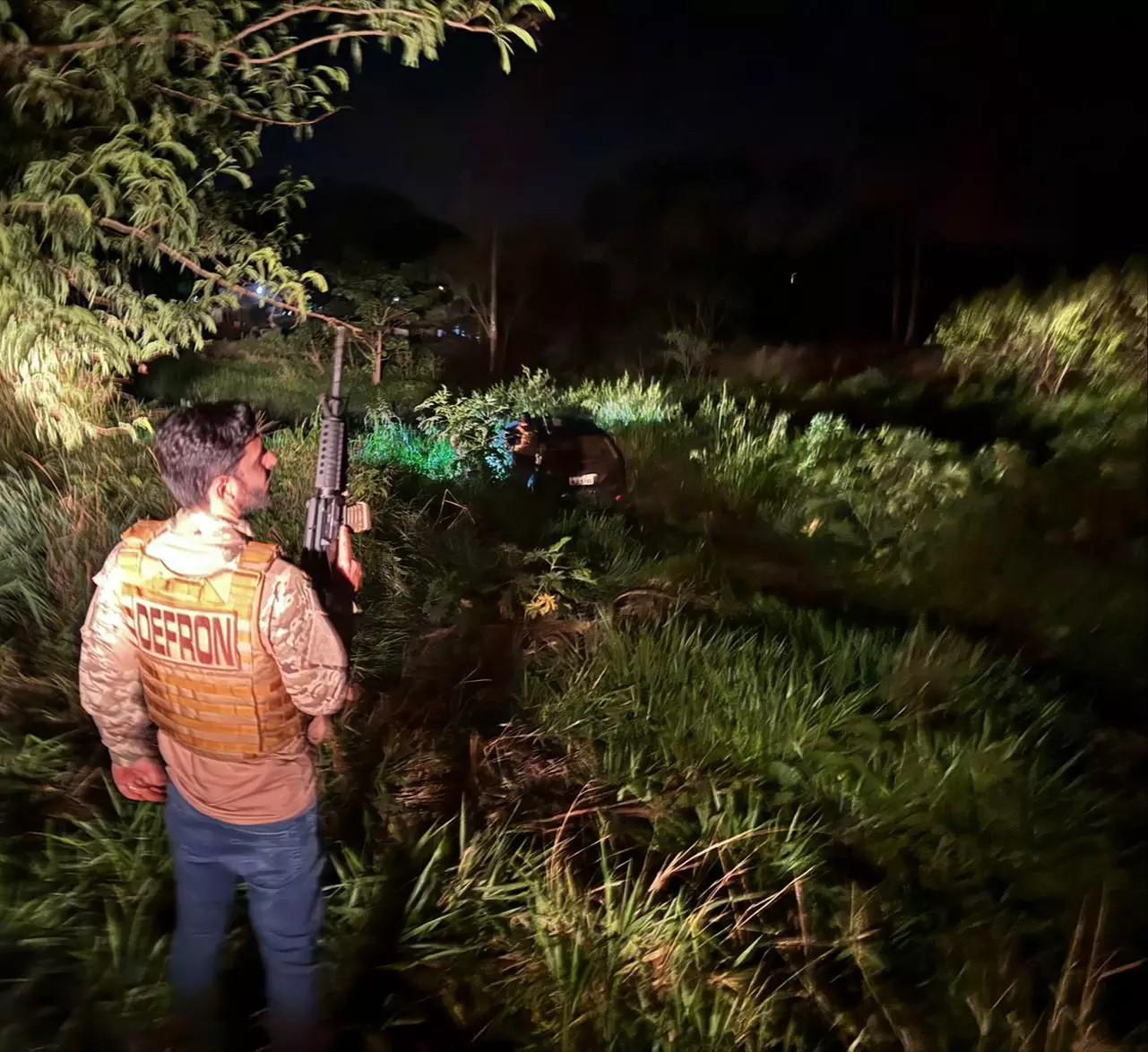 Traficante sofre acidente em carro com 700 kg de maconha durante perseguição Traficante sofre acidente em carro com 700 kg de maconha durante perseguição