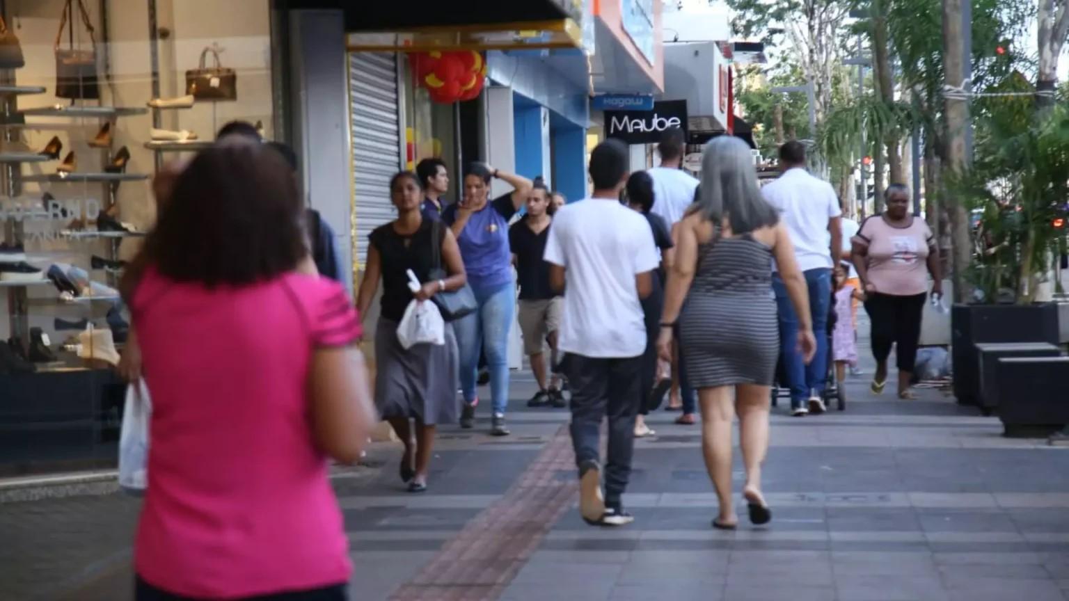 Mercado, ônibus e comércio: Confira o que abre e o que fecha em Campo Grande no feriado de Finados Mercado, ônibus e comércio: Confira o que abre e o que fecha em Campo Grande no feriado de Finados
