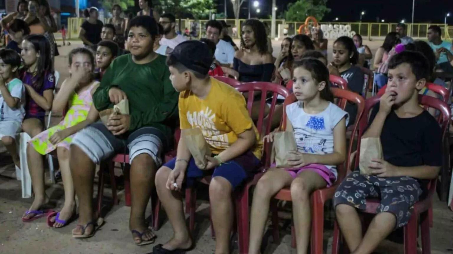 ‘Vizinhança na Praça’: cinema itinerante leva cultura e diversão a Sidrolândia neste sábado ‘Vizinhança na Praça’: cinema itinerante leva cultura e diversão a Sidrolândia neste sábado